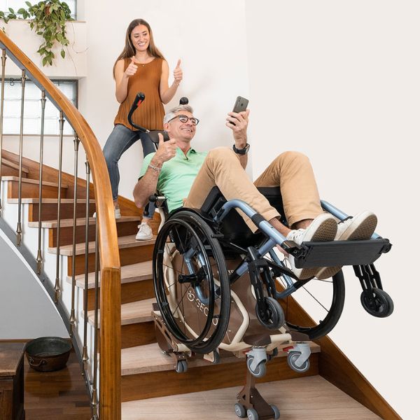 15 ani de experiență în construirea de medii accesibile - rampe, platforme pentru scaune cu rotile, roboți de scări pentru scaune cu rotile.